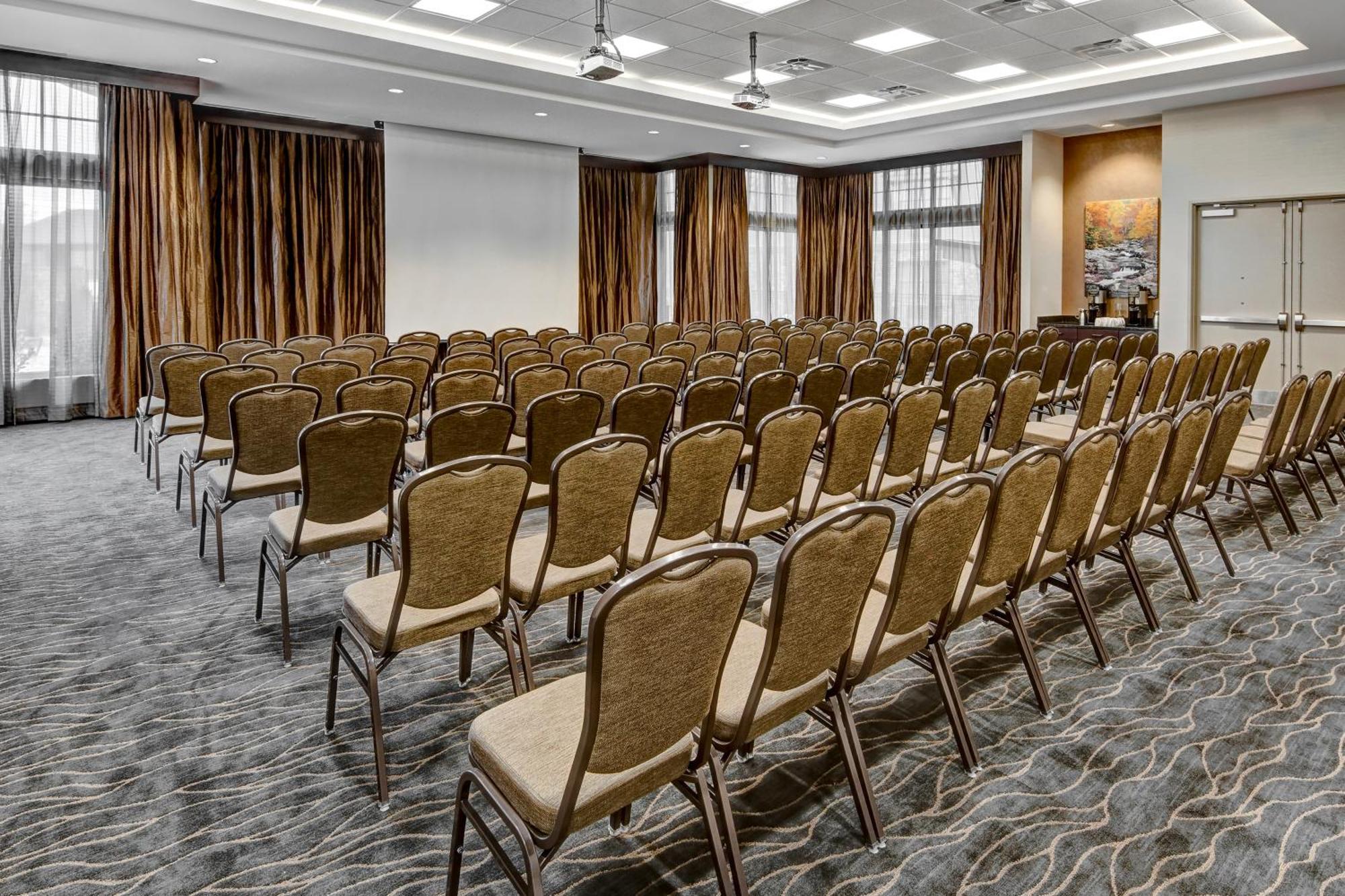 Black Fox Lodge Pigeon Forge, Tapestry Collection By Hilton Buitenkant foto